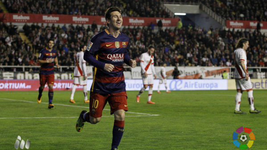 Leo Messi marca tres goles en Vallecas.