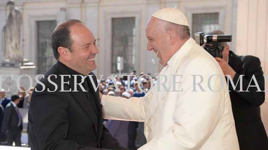 El Papa Francisco recibe al navarro Juan Carlos Elizalde obispo de Vitoria.