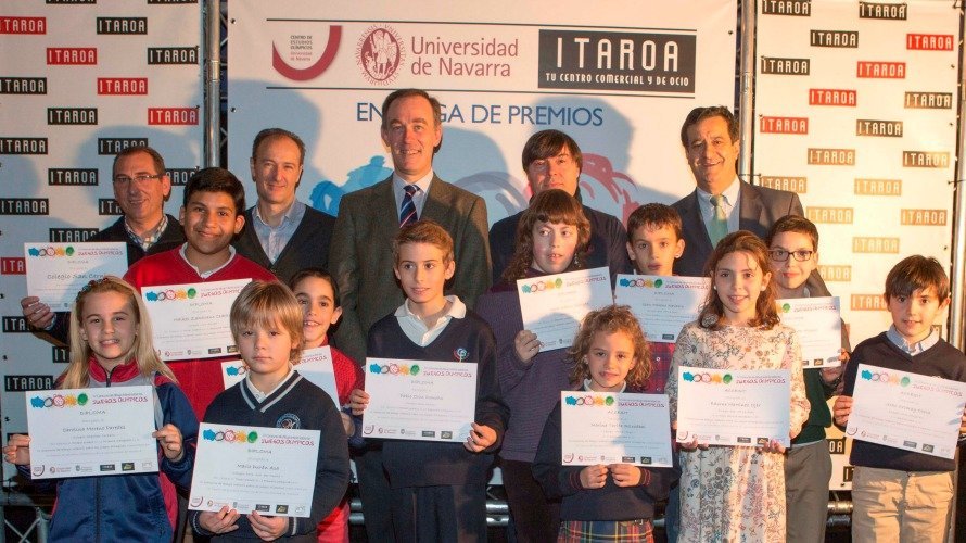 Ganadores de los premios del concurso de dibujos de la IV Semana del Deporte Olímpico autor J. M. López Ozaeta.