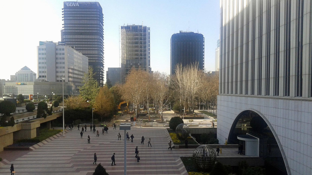 Plaza central zona Azca (Madrid).