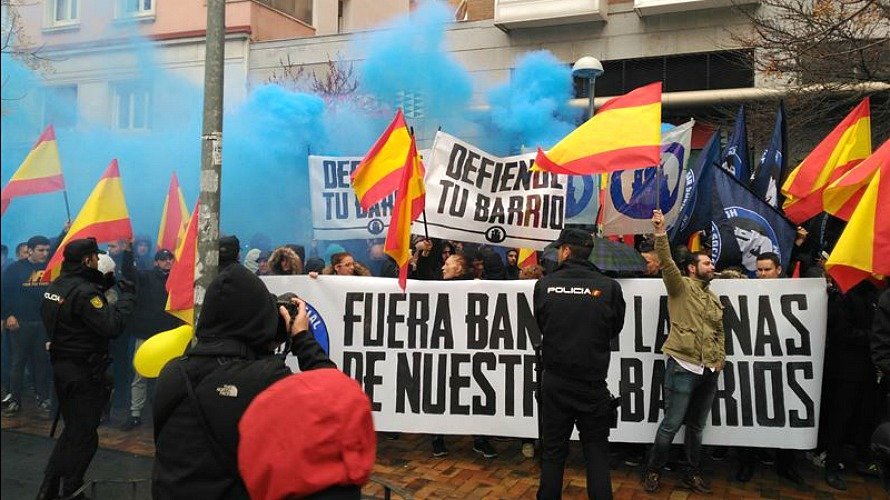 Decenas de simpatizantes de extrema derecha se concentran en Madrid contra las bandas latinas. EP