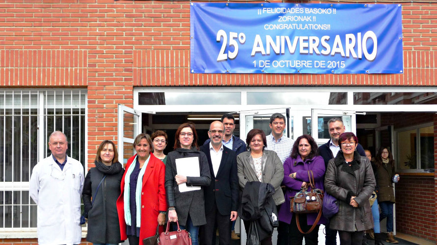 La comisión de Educación en su visita al IES Basoko de Pamplona.