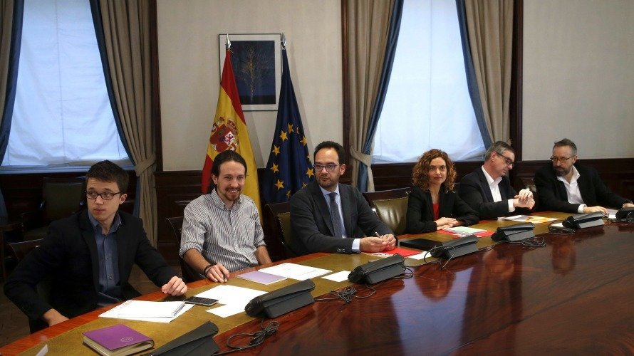 Reunión de los equipos negociadores de Podemos, PSOE y Ciudadanos. EFEKiko Huesca