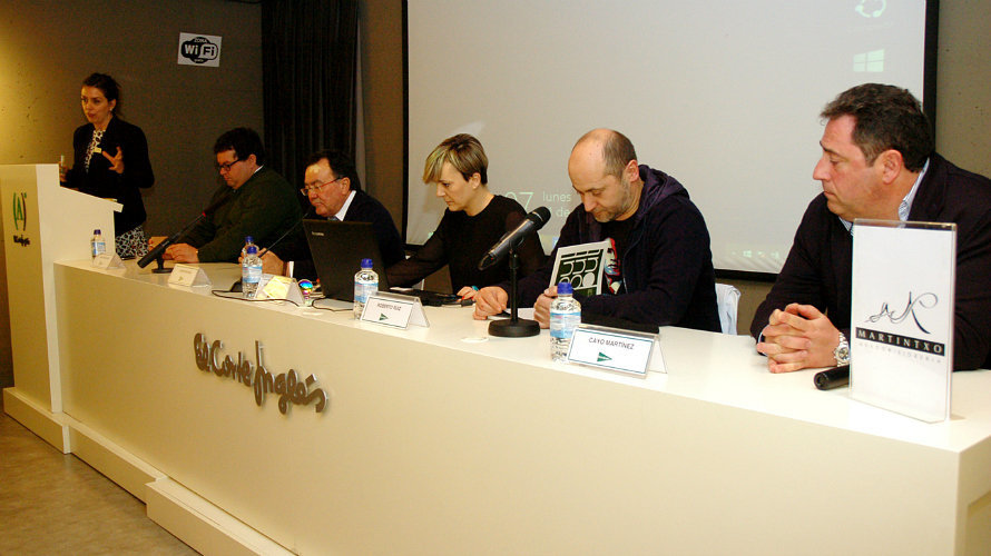 Mesa de presentación del ciclo (de izquierda a derecha) María Oset, Marcos  Morán, Pedro Morán, Cristina Martínez, Roberto Ruiz y Cayo Martínez.