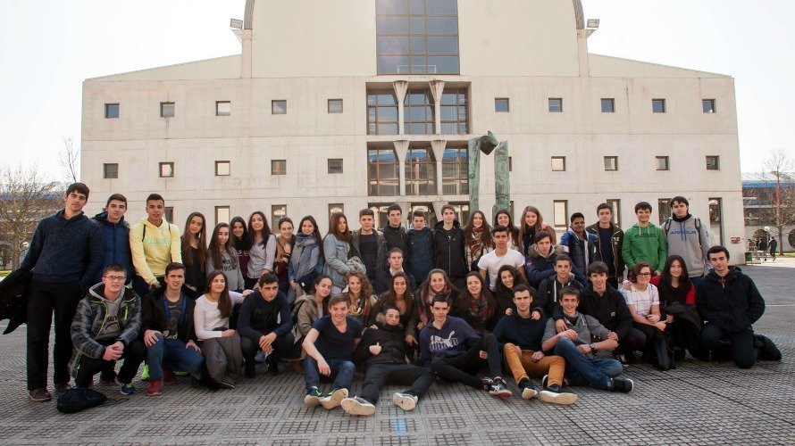 Estudiantes del Colegio Luis Amigó de Pamplona, en la Universidad Pública de Navarra.