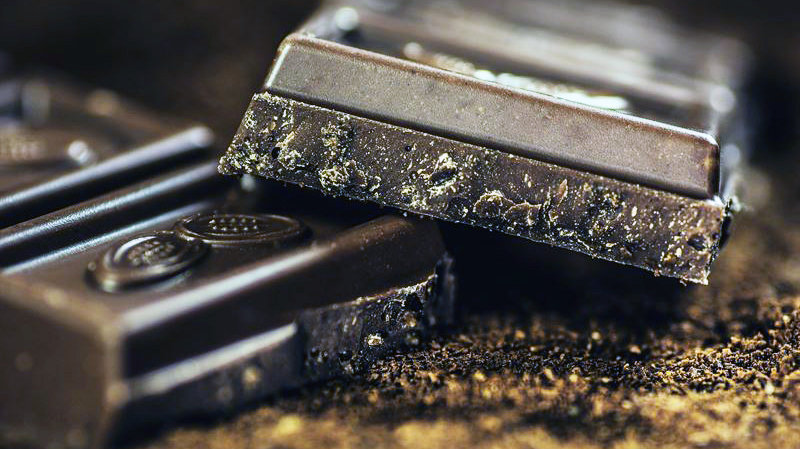 Porción de chocolate negro. (EP).