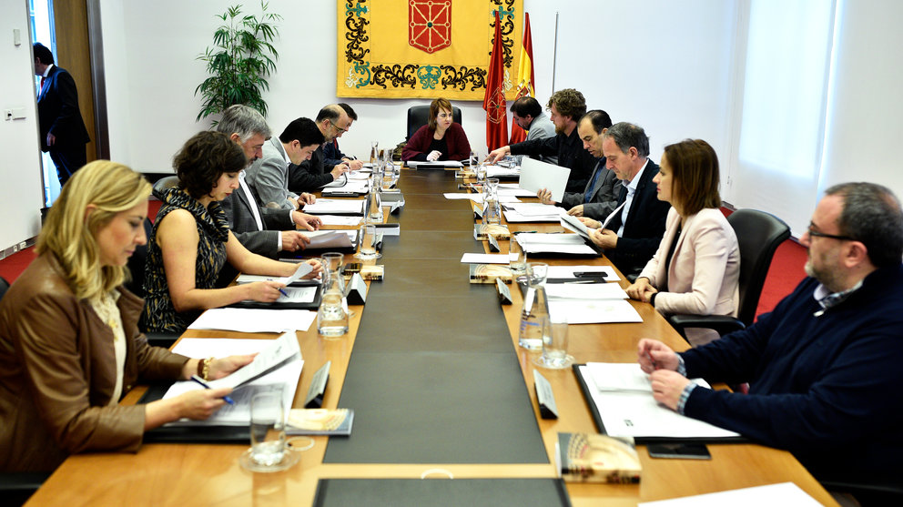 Mesa y junta de portavoces del Parlamento de Navarra. PABLO LASAOSA