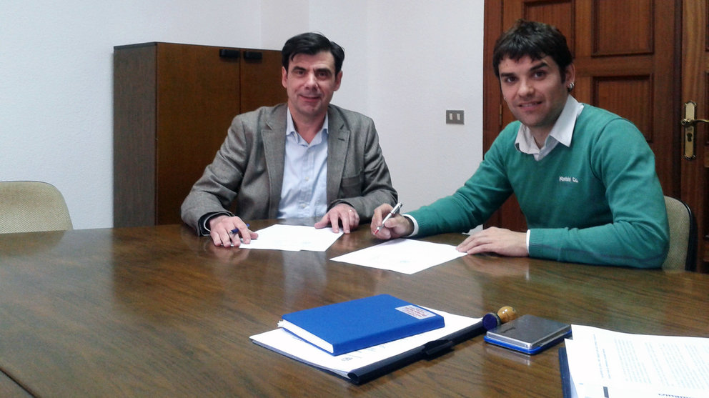 Firma del convenio del Ayuntamiento de  Lodosa y ANEL.