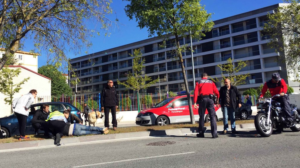 Accidente de un motorista en la calle Blas de la Serna de Pamplona