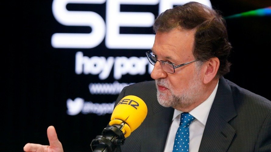 Mariano Rajoy durante la entrevista ofrecida este miércoles a Cadena Ser. EFE