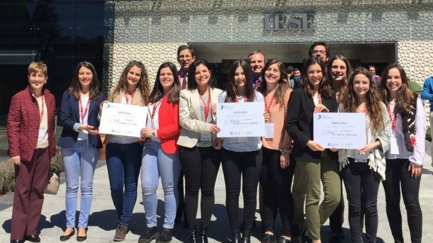 Estudiantes de los tres equipos ganadores del Clinical Case Competition de la Universidad de Navarra.
