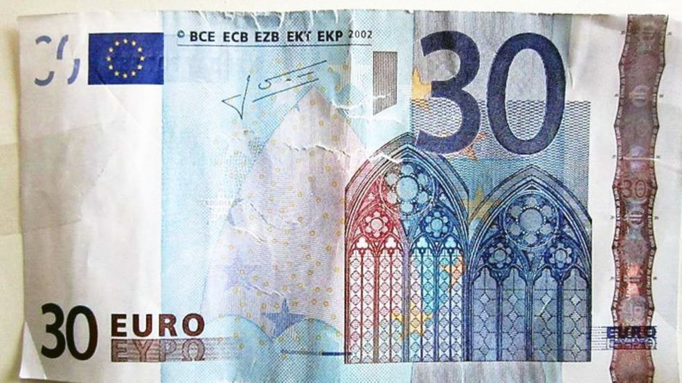 Billete falso de 30 euros.