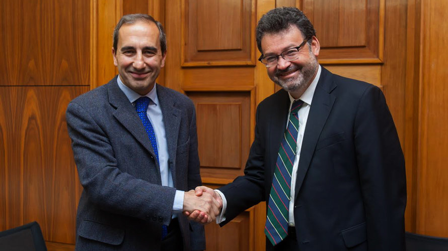El rector de la Universidad, Alfonso Sánchez-Tabernero (izquierda), junto al juez de la CIDH Humberto Sierra Porto