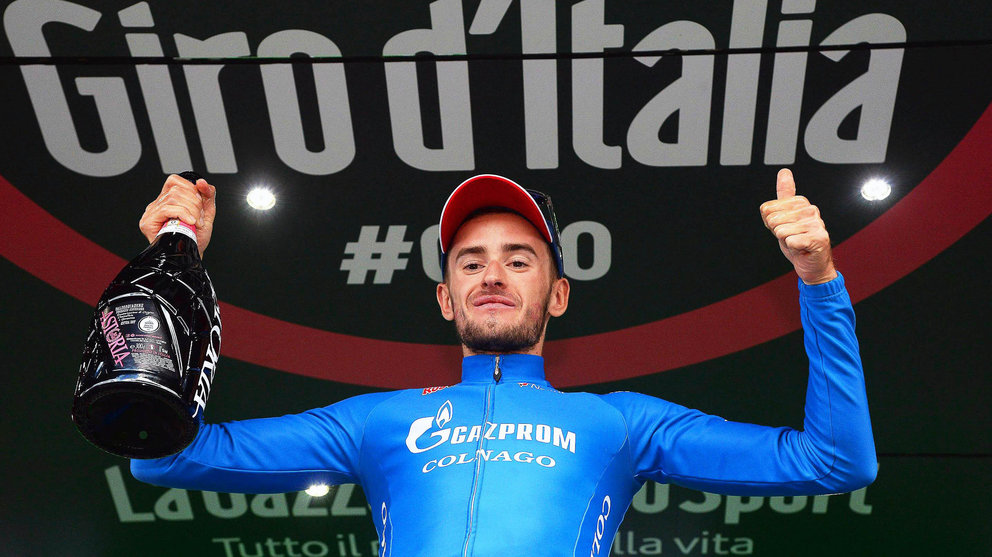 . Alpe Di Siusi (Italy), 22/05/2016.- Russian rider Alexander Foliforov of the Gazprom - RusVelo team celebrates on the podium after winning the 15th stage of the Giro d'Italia cycling race, a mountain time trial over 10.8km from Castelrotto to Alpe di Siusi, Italy, 22 May 2016. (Ciclismo, Italia) EFE/EPA/LUCA ZENNARO