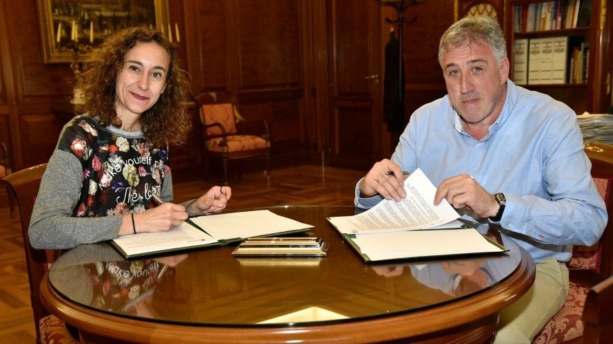Pamplona y la Coordinadora de ONGD de Navarra firman un convenio para una oficina de información.