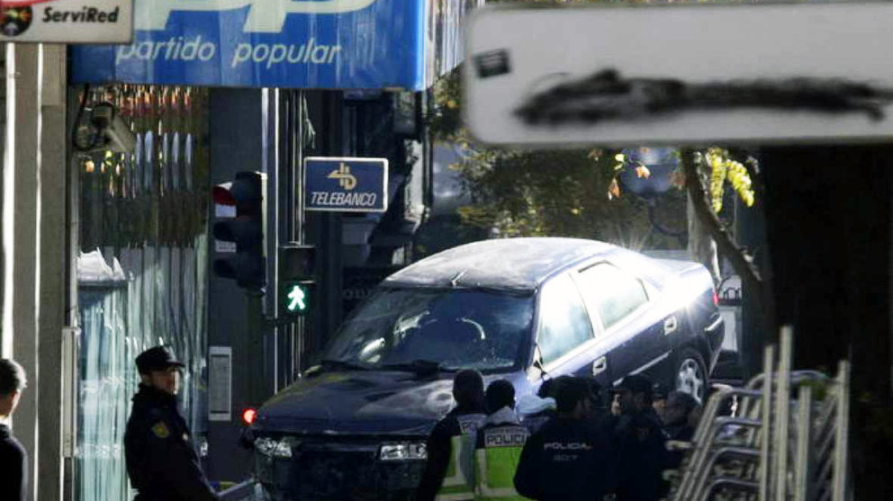 Un hombre estrelló su coche contra la sede del PP en Madrid