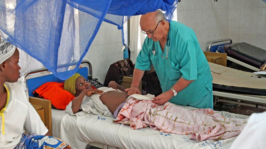 Hermano de San Juan de Dios, en uno de los hospitales que atiende la Orden que integra la la Fundación Juan Ciudad premiada en 2014.