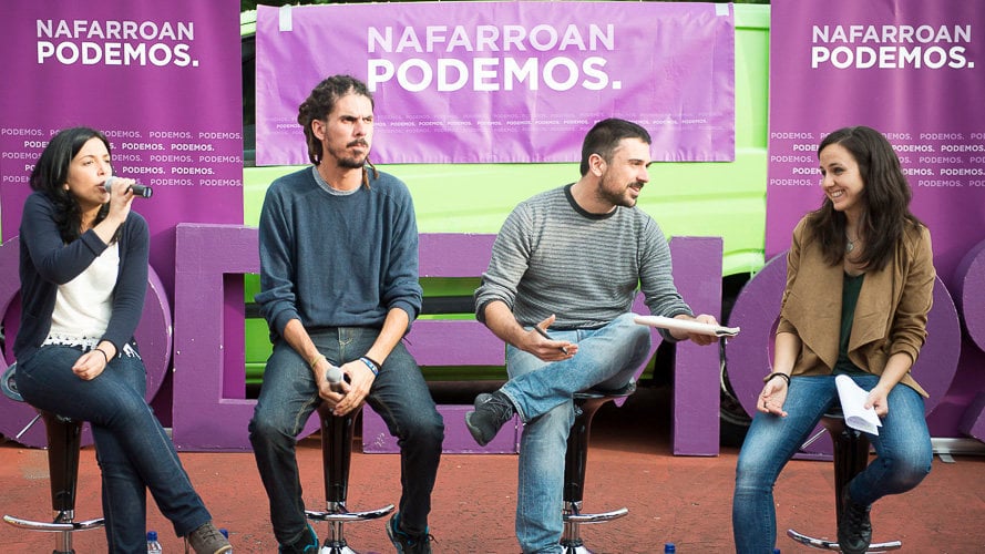 Ramón Espinosa durante su intervención en una asamblea de Podemos en San Jorge. PABLO LASAOSA