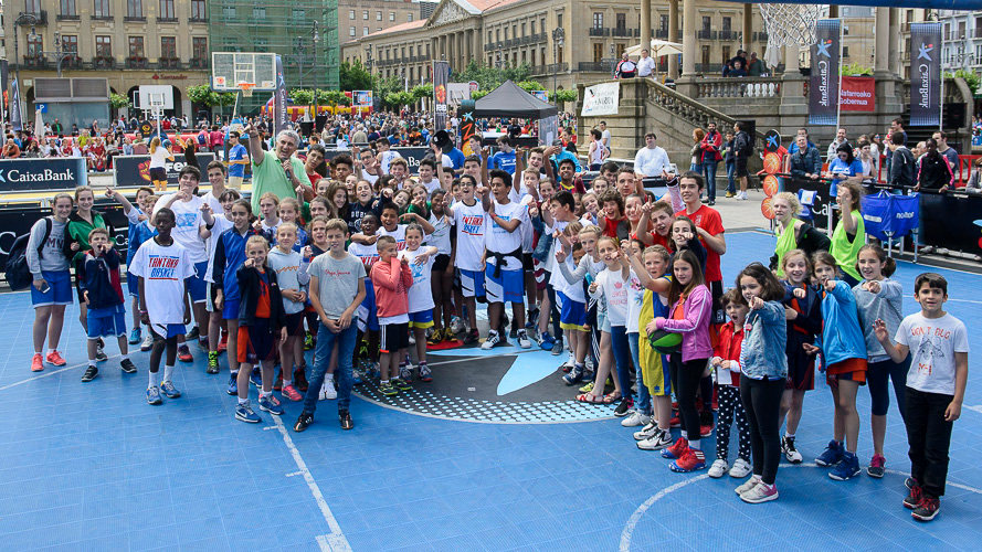 Día del baloncesto en la calle con la presencia de Fernando Romay PABLO LASAOSA 09