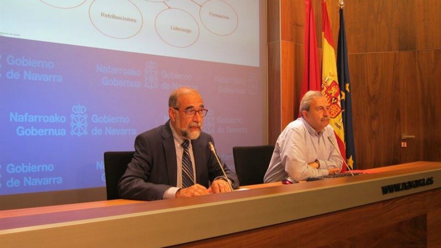 El consejero de Salud, Fernando Domínguez, esta mañana de lunes en rueda de prensa. EP