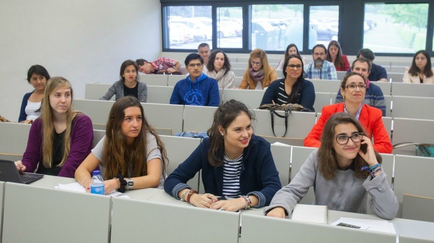 La Universidad de Navarra celebra el curso de verano “Cuando toda ayuda es poca”.