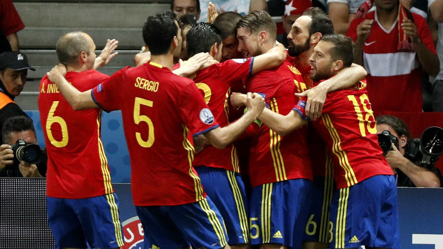 Los jugadores de la selección española celebran uno de los goles conseguidos ante Turquía.