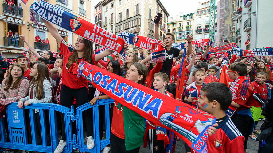 Osasuna y su afición celebran en Pamplona el ascenso a Primera. PABLO LASAOSA 36