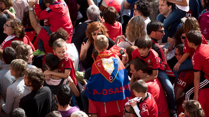 Osasuna y su afición celebran en Pamplona el ascenso a Primera. PABLO LASAOSA 62