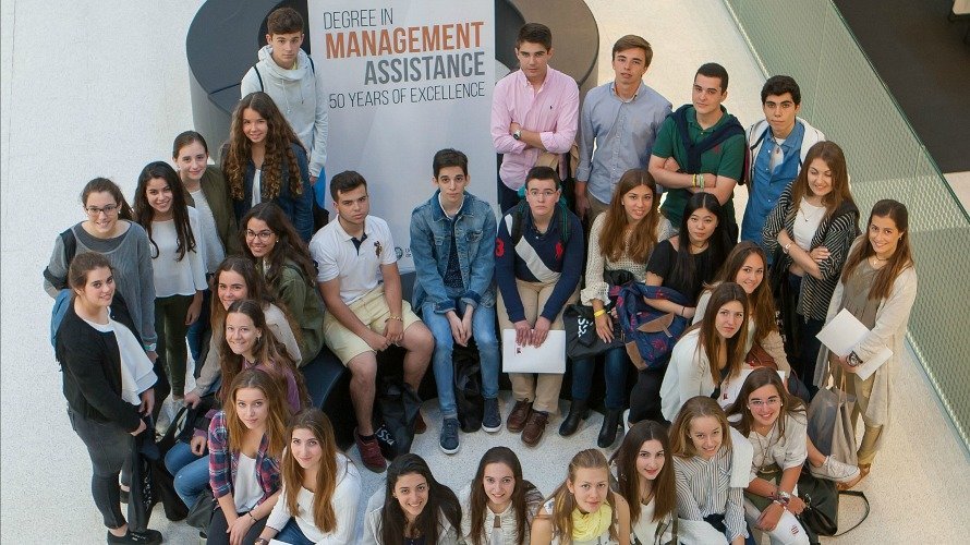 35 estudiantes de once colegios participan en el curso de verano The World of Business de la Universidad de Navarra.