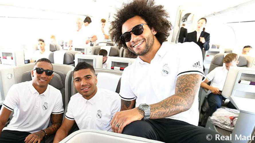Los jugadores, dentro del avión con destino a Canadá. Foto web Real Madrid.