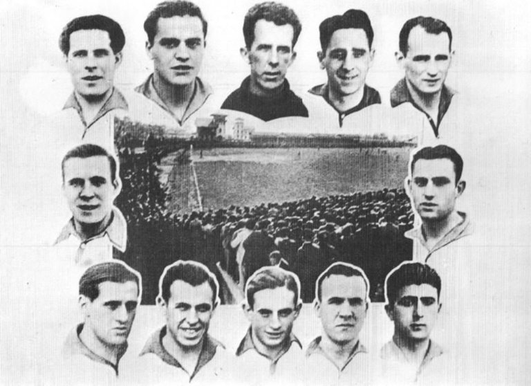 Orla conmemorativa del ascenso a primera de la temporada 1934-35. En la que vemos entre otros a: Arana, Ilundain, Urreaga, Recalde, Urdiroz II, Cuqui Bienzobas, Ruiz, Julio Iturralde, Vergara y Paco Bienzobas.