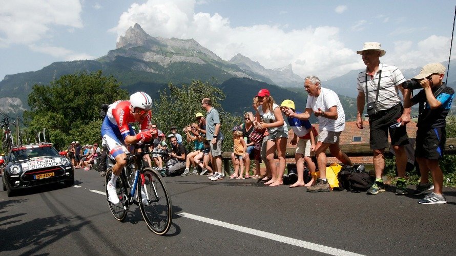 El ciclista holandés Tom Dumoulin del Giant Alpecin durante la decimoctava etapa del Tour de Francia. EFE.Kim Ludbrook