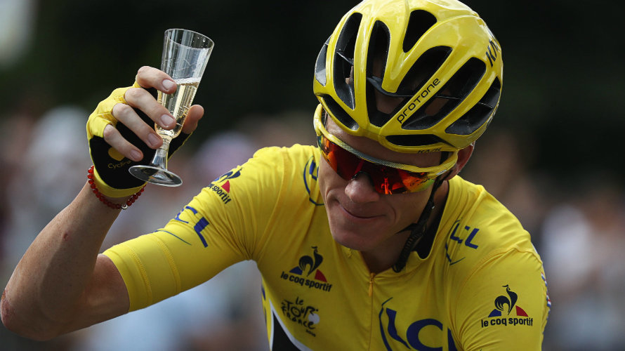 El ciclista del SKY Froome brinda en París por su tercer Tour de Francia. EFE