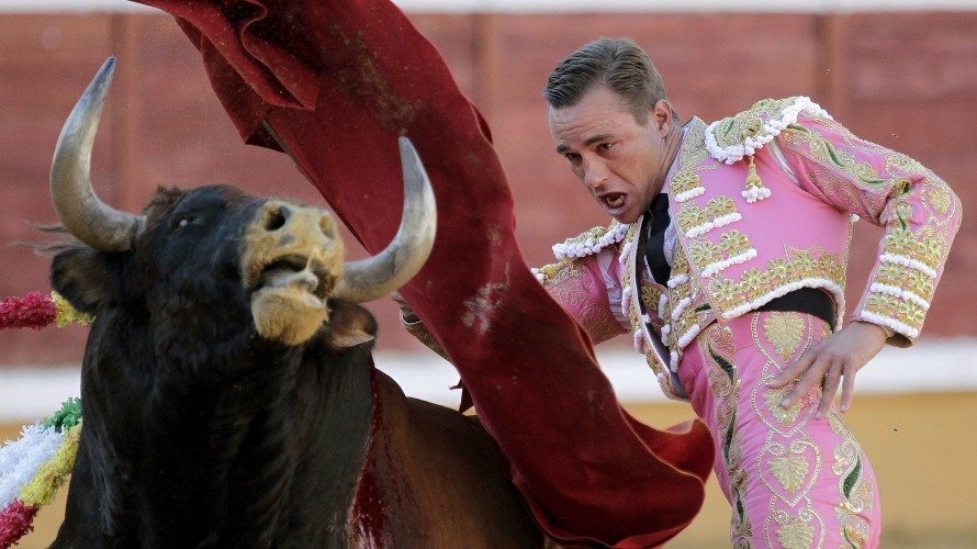 El torero francés Juan Bautista durante la corrida de toros mixta que se ha celebrado en Tudela. EFEVillar López