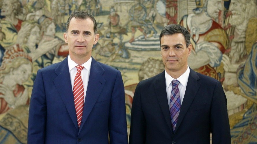 El Rey recibe en el Palacio de la Zarzuela al secretario general del PSOE, Pedro Sánchez. EFE. ÁNGEL DÍAZ