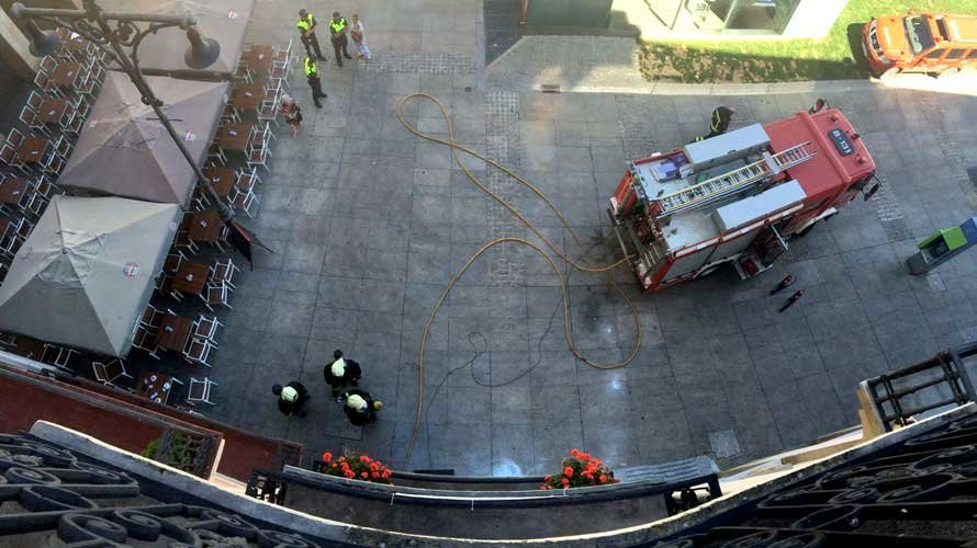 El incendio se ha iniciado en la cocina del restaurante Leitzaran de la Plaza del Castillo de Pamplona (77