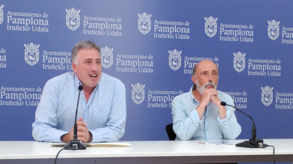 Joseba Asirón durante la rueda de prensa que ha ofrecido con el especialista en Medicina Legal y Forense, Paco Etxeberria