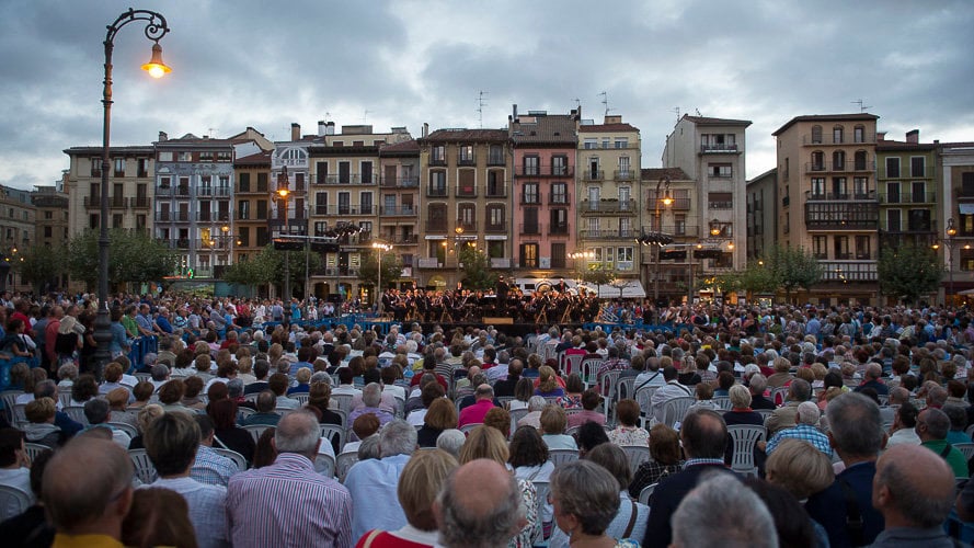 La Pamplonesa ofrece un concierto en la Plaza del Castillo con motivo del Privilegio de la unión. PABLO LASAOSA05