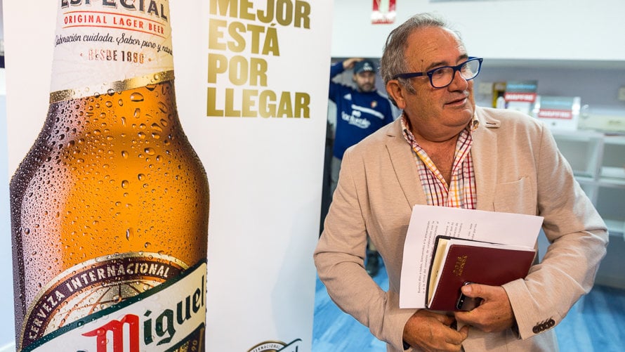 El estadio del Sadar ha sido el escenario de la presentación este mediodía del acuerdo entre Osasuna y la empresa cervezas San Miguel para los próximos tres años (15). IÑIGO ALZUGARAY