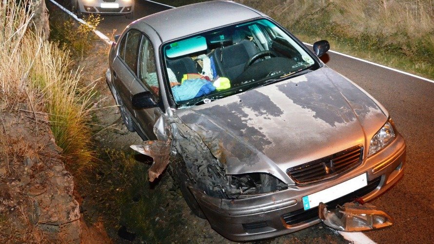 El coche accidentado en Olite, que conducía un hombre ebrio. 