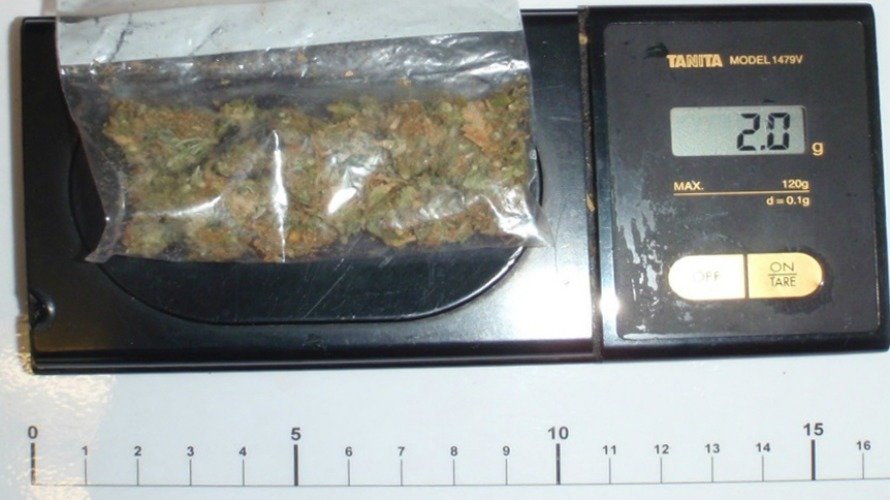 Marihuana incautada al vecino de Burlada de 18 años que distribuye a menores de edad desde su domicilio. PFORAL