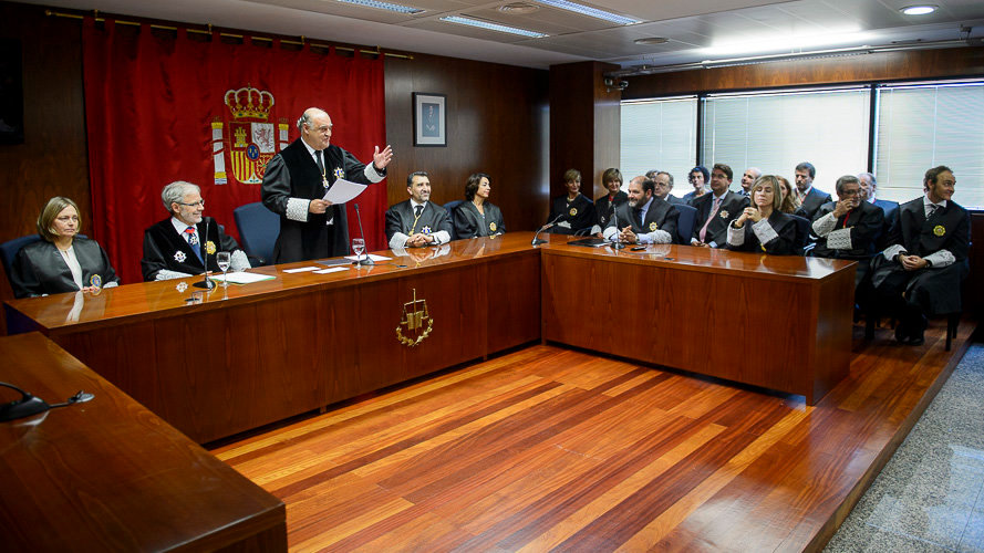 Acto de apertura del año judicial 2016-2017, con presencia de la presidenta del Gobierno de Navarra, Uxue Barkos, y del presidente del TSJN, Joaquín Galve, entre  (8)