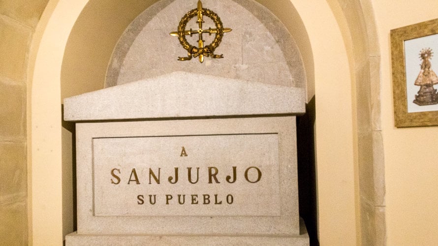 Cripta del Monumento a los Caídos de Pamplona donde se encuentran enterrados los golpistas franquistas Emilio Mola y José Sanjurjo (6). IÑIGO ALZUGARAY