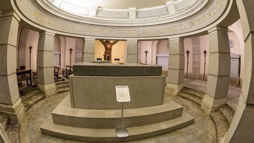 Cripta del Monumento a los Caídos de Pamplona donde se encuentran enterrados los golpistas franquistas Emilio Mola y José Sanjurjo (25). IÑIGO ALZUGARAY