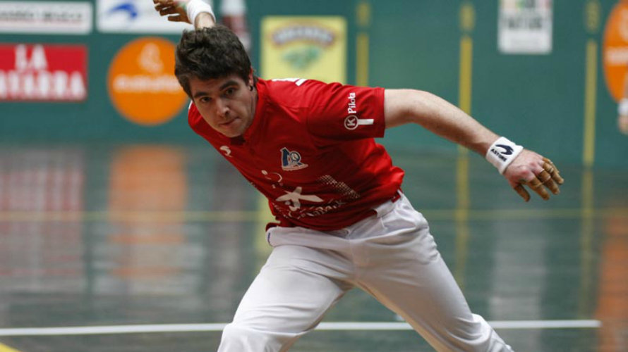 Iker Irribarria en acción durante un partido. Foto web Aspe.