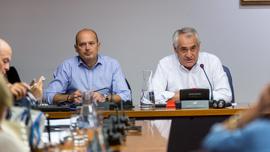 Raúl Villar (CCOO) y Jesús Santos (UGT) exponen en la Comisión de Desarrollo Económico la situación actual respecto a la siniestralidad laboral (26). IÑIGO ALZUGARAY