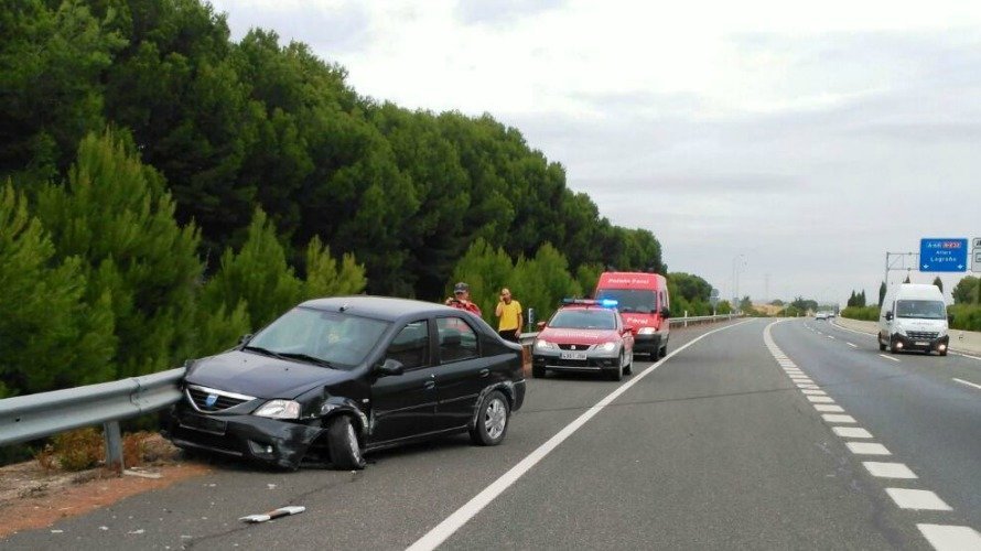 Al punto de la mañana choca contra otro coche en la autopista de Tudela y arroja una tasa positiva de alcohol. PFORAL