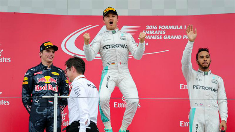 Rosberg muestra su alegría en el pódium de Japón. Efe.