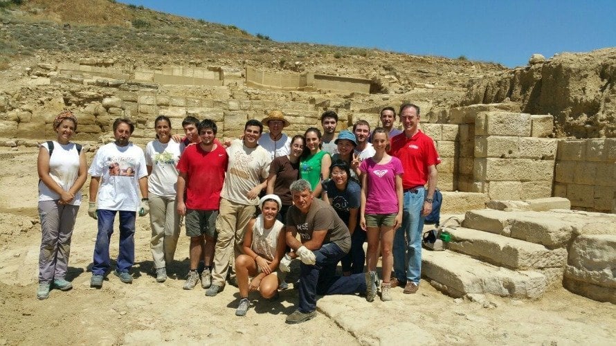 Algunos de los participantes del proyecto yacimiento de Los Bañales de la Universidad de Navarra.