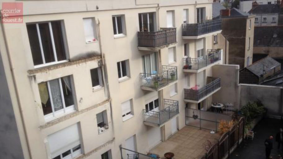 Imagen de los balcones que se han derrumbado en Angers. LE COURIER DE LOUEST